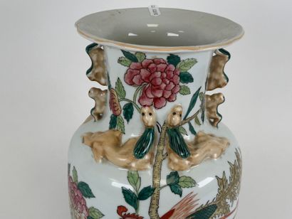 CHINA, 20th century.
Polychrome porcelain...