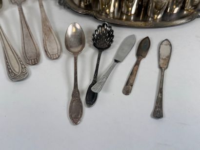 Silver-plated lot:
- LEUCHARS & SON.
Basket...