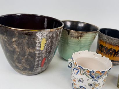 Set of 6 ceramic planters including West...