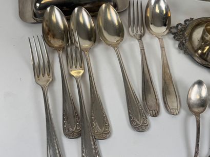 Silver-plated lot:
- LEUCHARS & SON.
Basket...