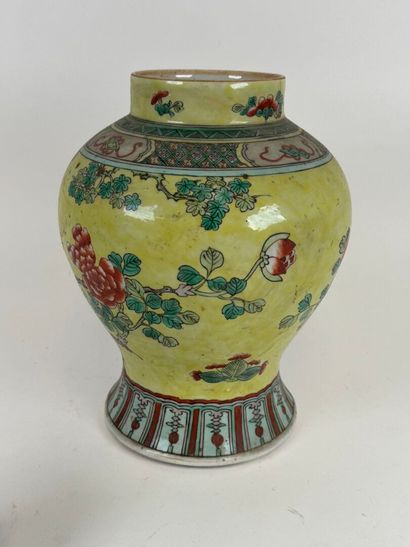 CHINA, 20th century.
Covered polychrome porcelain...
