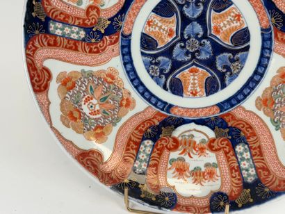 JAPAN, Imari, 19th century.
Large circular...