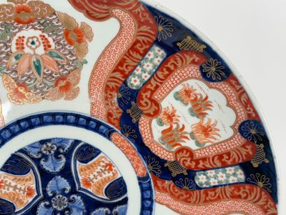 JAPAN, Imari, 19th century.
Large circular...