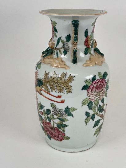 CHINA, 20th century.
Polychrome porcelain...