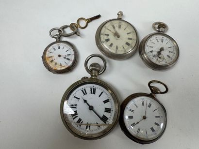 Lot of 5 metal and silver pocket watches.
D....