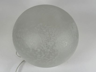 Pebble-type table lamp in marbled glass.
H....
