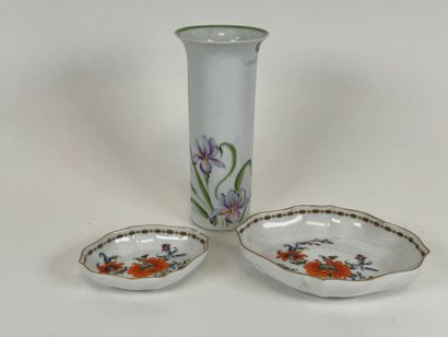 Lot including:
- RAYNAUD in Limoges.
Two...