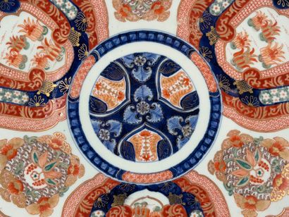 JAPAN, Imari, 19th century.
Large circular...