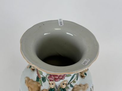 CHINA, 20th century.
Polychrome porcelain...