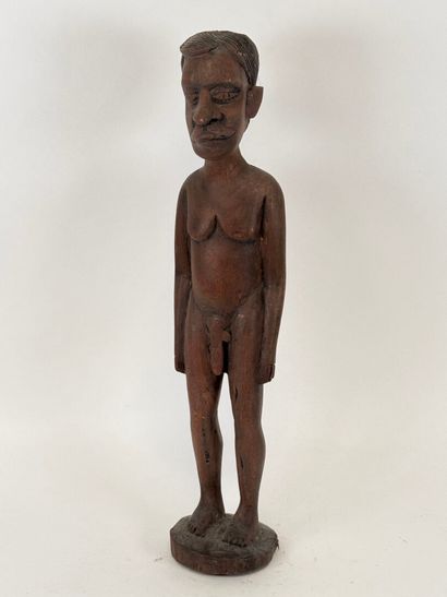 MADAGASCAR, XXe.
Grand personnage en bois...