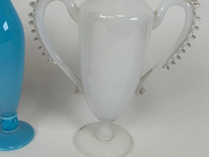 SEVRES.
Lot in colored opaline glass comprising...