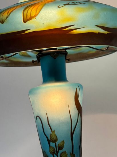 École du XXe.
Glass mushroom lamp decorated...