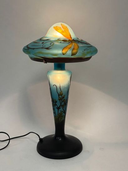 École du XXe.
Glass mushroom lamp decorated...