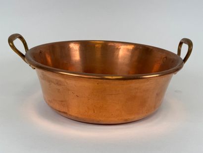 Copper and brass jam basin.
16.5 x 44 x 38...