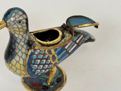 ASIA, 20th century.
Bird in cloisonné brass...