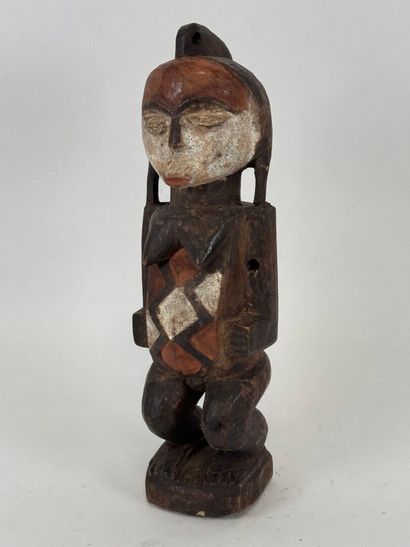 AMBETE, GABON, XXe.
Personnage en bois, trace...