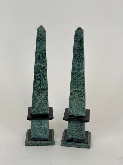 Two trompe-l'oeil wood columns with imitation...