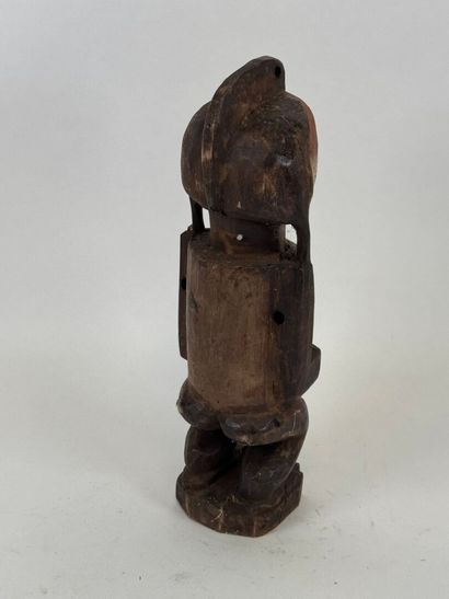 AMBETE, GABON, XXe.
Personnage en bois, trace...