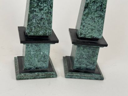 Two trompe-l'oeil wood columns with imitation...