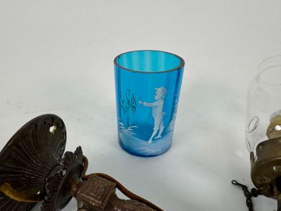 Lot including :
- a colored glass goblet...