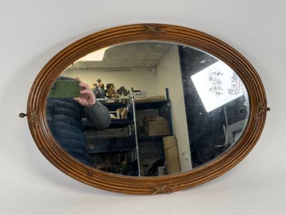 Wood and brass oval mirror.
Early 20th century.
63...