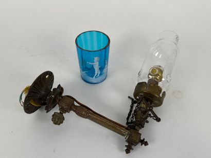 Lot including :
- a colored glass goblet...