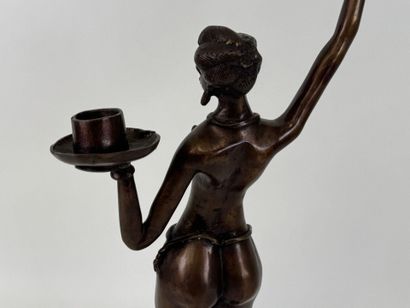 Afrique, XXe.
Grand sujet en bronze patiné...