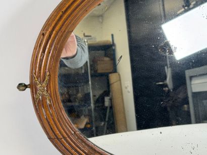 Wood and brass oval mirror.
Early 20th century.
63...