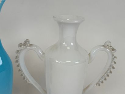 SEVRES.
Lot in colored opaline glass comprising...
