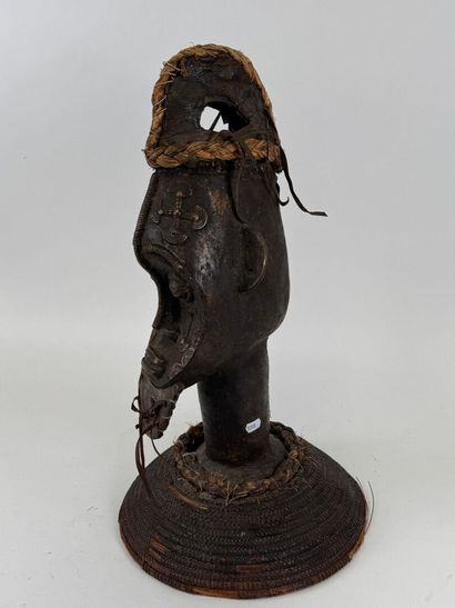 NIGERIA, XXe.
Statue en bronze patiné ou...