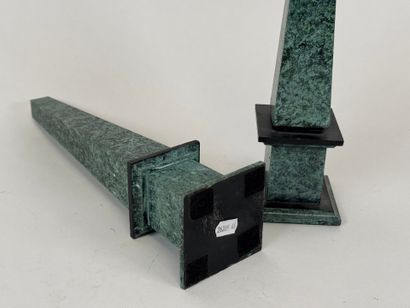 Two trompe-l'oeil wood columns with imitation...