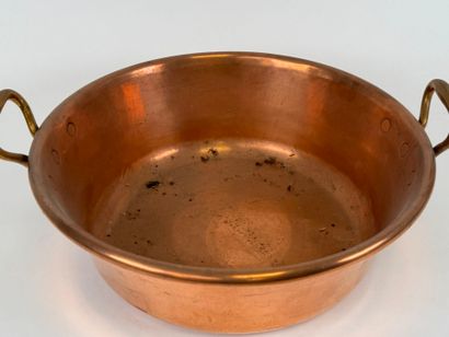 Copper and brass jam basin.
16.5 x 44 x 38...