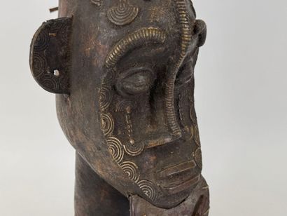 NIGERIA, XXe.
Statue en bronze patiné ou...