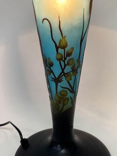 École du XXe.
Glass mushroom lamp decorated...