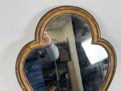 Gilded wood mirror.
57 x 37.5 cm.