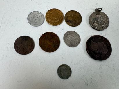 Lot of coins and medals including 20 francs...