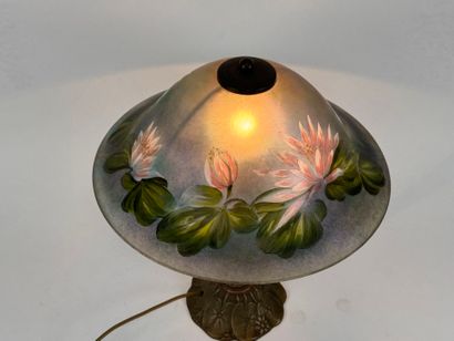 School, 20th century.
Glass mushroom lamp...