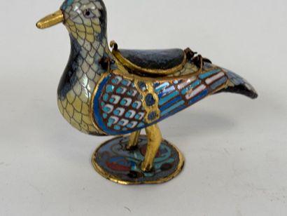 ASIA, 20th century.
Bird in cloisonné brass...