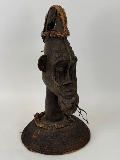 NIGERIA, XXe.
Statue en bronze patiné ou...