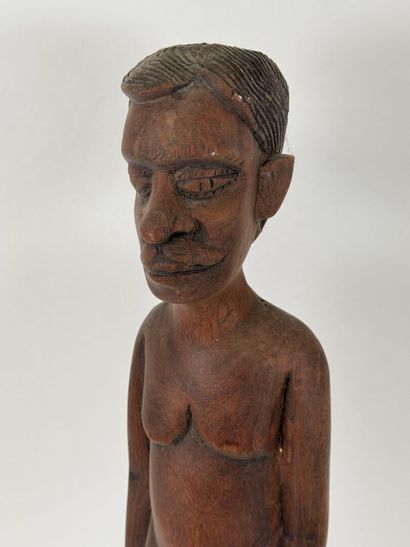 MADAGASCAR, XXe.
Grand personnage en bois...