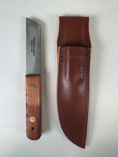 Set of 8 knives, 7 with wooden handles, most...
