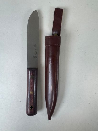Set of 8 knives, 7 with wooden handles, most...