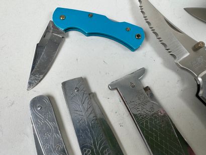 Collection of 6 folding metal pocket knives,...