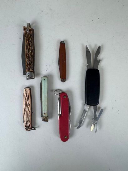 Set of 23 knives, some advertising DUBONNET,...