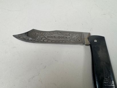 DOUK-DOUK.
Metal folding knife.
L. 14 cm...
