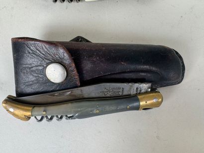 LAGUIOLE.
Two horn and ivory pocket knives.
L....