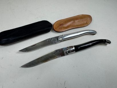LAGUIOLE.
Two folding knives in metal and...