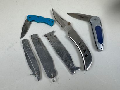 Collection of 6 folding metal pocket knives,...