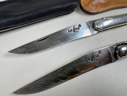 LAGUIOLE.
Two folding knives in metal and...