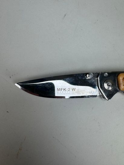Set of 2 pocket knives marked 